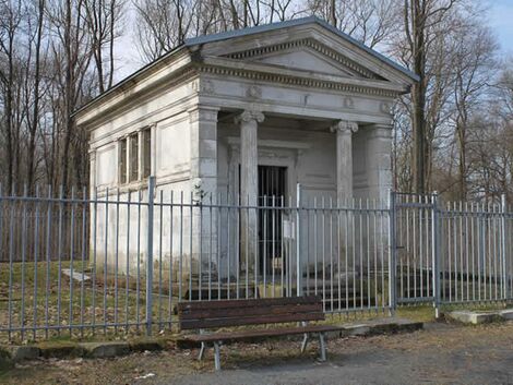 Mausoleum auf dem Krähenhügel::Foto Herr und Frau Schreiber