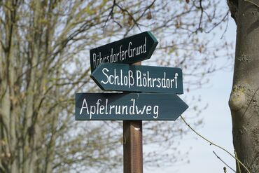 Wegweiser Apfelrundweg in Röhrsdorf - (2024 AW)