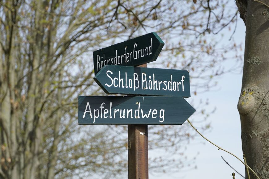 Wegweiser Apfelrundweg in Röhrsdorf - (2024 AW)